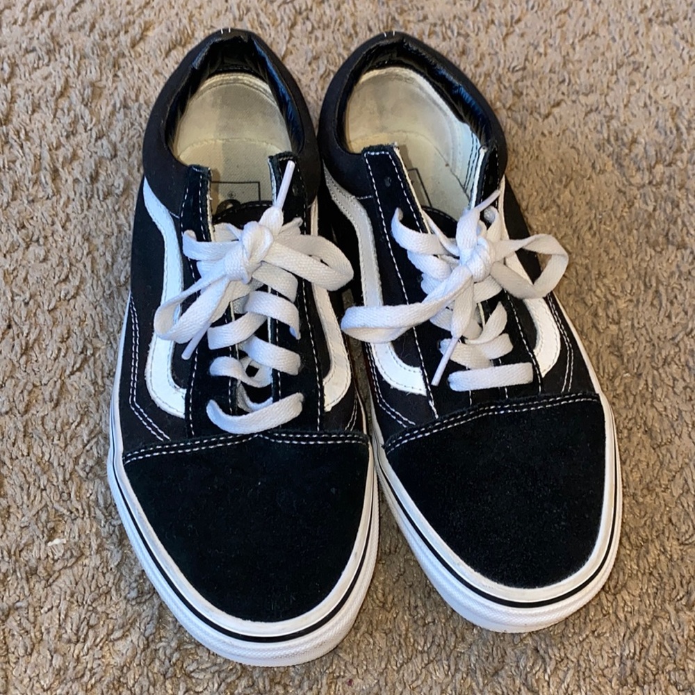 Classic low black vans
